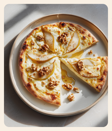 Фото блюда: ТВОРОЖНАЯ ПИЦЦА С СЫРОМ БРИ И ГРУШЕЙ